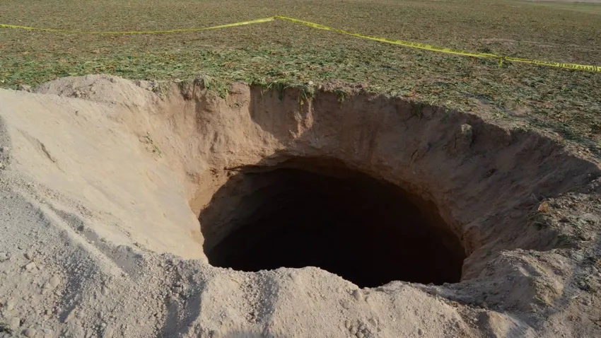 Konya’nın ardından Aksaray'da da obruklar başladı: Sultanhanı'nda 15 metre derinliğinde obruk oluştu