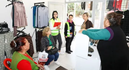 Narlıdere’de esnafa yerinde tespit: Belediye ekipleri sorunları tek tek not aldı