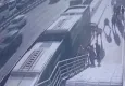 Tekerlekli sandalyeyle metrobüs yoluna düşen vatandaş, metrobüsün altında kalarak hayatını kaybetti