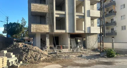  Adana'da inşaat faciası: 4. kattan düşen işçi hayatını kaybetti