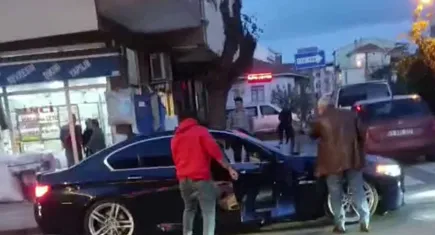 Boşandığı eşiyle ilişkisi olduğunu iddia ettiği arkadaşını öldürüldü