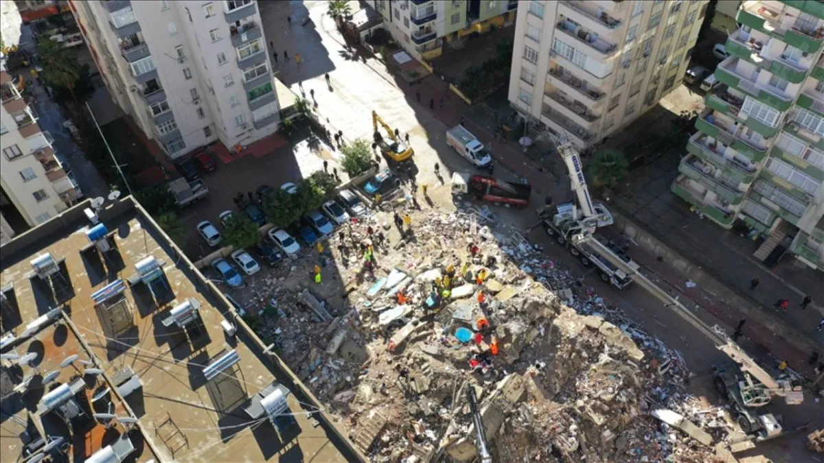 Depremde yıkılan Kubilay Apartmanı’nın donatıları yönetmeliğe uygun çıkmadı haberinin görseli