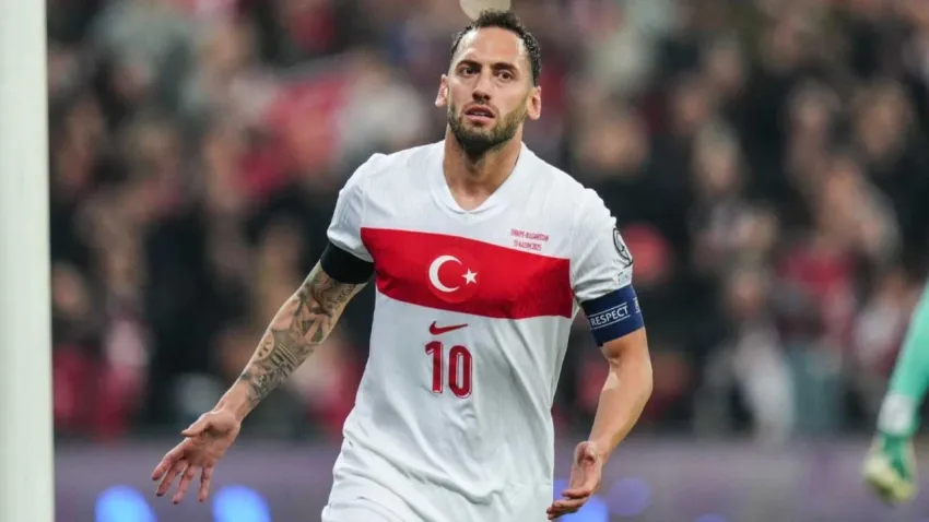 Hakan Çalhanoğlu'dan milli takımda çifte rekor haberinin görseli