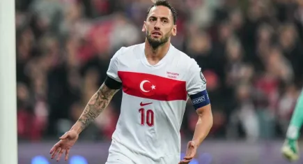 Hakan Çalhanoğlu'dan milli takımda çifte rekor