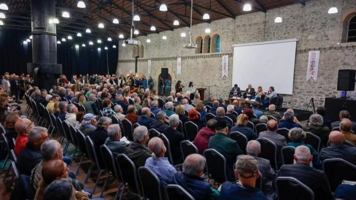 İzmir’de “Birgün’lük buluşma”: Bağımsız medya mücadelesine yoğun ilgi haberinin görseli