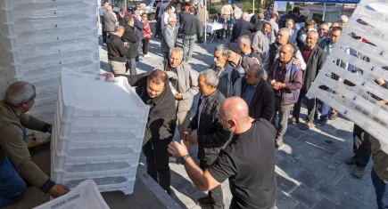 İzmir’de incir üreticisine büyük destek: 212 çiftçiye 1034 kerevet dağıtıldı!