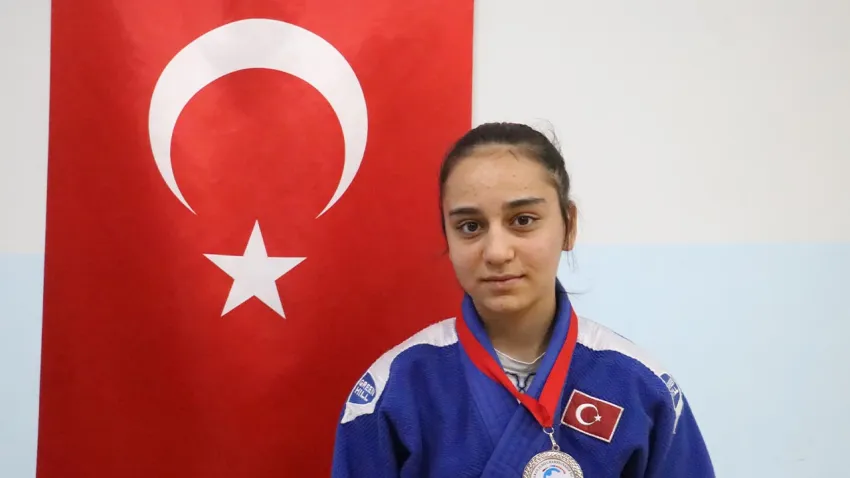 ‘Judo yapamazsın’ dediler, Balkan Şampiyonasından madalya ile döndü haberinin görseli