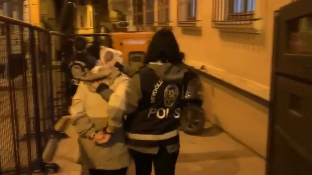 Kağıthane’de yasaklı madde operasyonu: Eşi cezaevine giren kadının zehir ticaretini sürdürdüğü ortaya çıktı  haberinin görseli