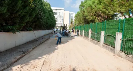 Karşıyaka’da okul çevreleri yenileniyor: Ara tatilde güvenlik ve konfor öncelikli