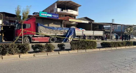 Manisa’da kaza: Ekip aracı tıra çarptı, 1 polis şehit oldu