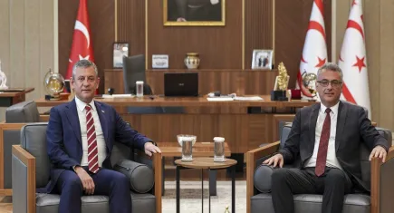 Özel, KKTC Cumhurbaşkanı Erhürman'ı ziyaret etti