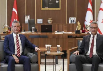 Özel, KKTC Cumhurbaşkanı Erhürman'ı ziyaret etti