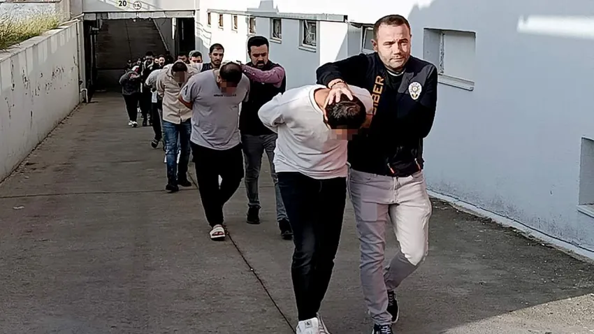 Sazan sarmalıyla milyonluk vurgun: Dolandırıcı ‘Birbirinize zarar vermeyin’ mesajı gönderdi haberinin görseli