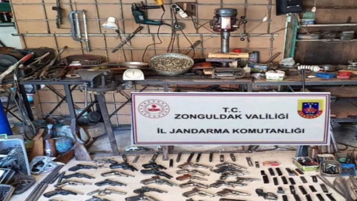 Silah kaçakçılarına dev operasyon: 2 kiş tutuklandı! haberinin görseli
