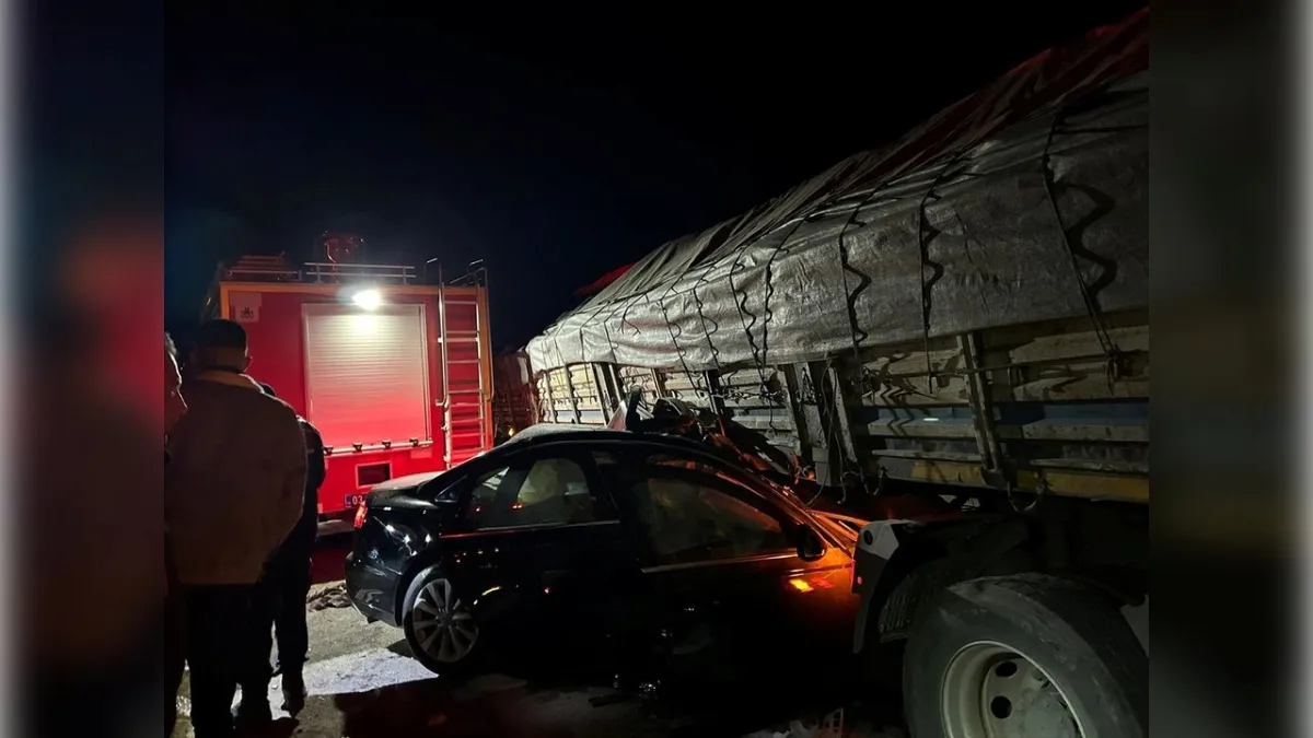 Afyonkarahisar'da kaza: Tır ile otomobil çarpıştı haberinin görseli