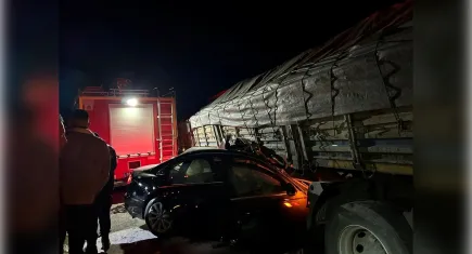 Afyonkarahisar'da kaza: Tır ile otomobil çarpıştı