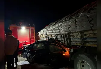 Afyonkarahisar'da kaza: Tır ile otomobil çarpıştı