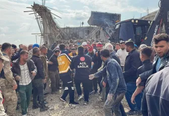 Beton dökümü sırasında göçük: 2 işçi yaşamını yitirdi, 3 işçi yaralandı