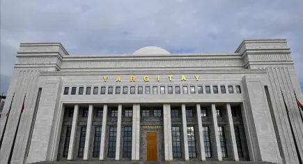 Eski sevgilisinin fotoğraflarını sokaklara asan kişiye 2 yıl 1 ay hapis cezası: Yargıtay cezayı onadı