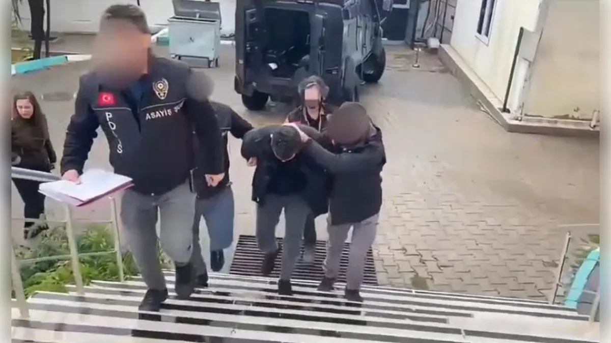 Evine gelen misafiri öldürdü haberinin görseli