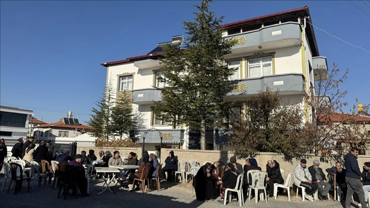 Fatih’te gıda zehirlenmesinden hayatını kaybeden ailenin hayalleri yarım kaldı: Afyon’a yerleşme planları varmış haberinin görseli