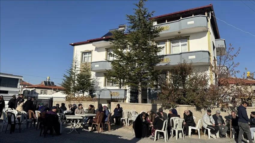 Fatih’te gıda zehirlenmesinden hayatını kaybeden ailenin hayalleri yarım kaldı: Afyon’a yerleşme planları varmış haberinin görseli