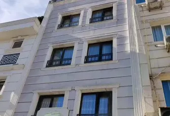 Fatih’te otelde kalan 3 turistin hastanede tedavisi sürüyor: Otelde damacana suyu tüketmişler