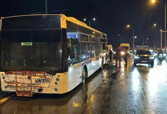 İzmir'de 121 numaralı otobüs yandı: Yolcular tahliye edildi!