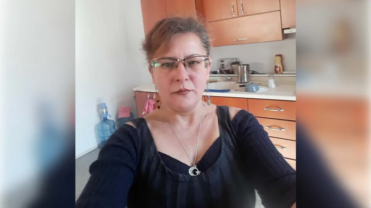 Kedileriyle birlikte hayatını kaybeden Şule Çörekçi toprağa verildi haberinin görseli