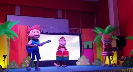 Kukuli, müzikli sahne gösterisiyle çocuklarla buluşuyor