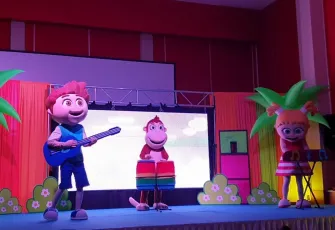 Kukuli, müzikli sahne gösterisiyle çocuklarla buluşuyor