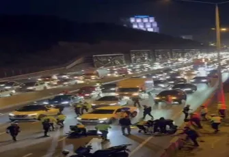 Maltepe’de kazaya müdahale eden trafik polisine motosiklet çarptı