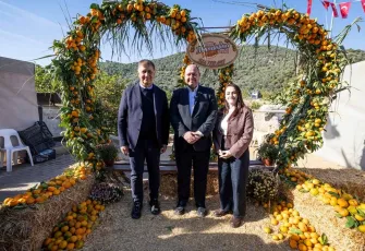 Mandalinanın Başkentinde Festival Coşkusu: Cemil Tugay Gümüldür Özdere Mandalina Festivali’ne Katıldı