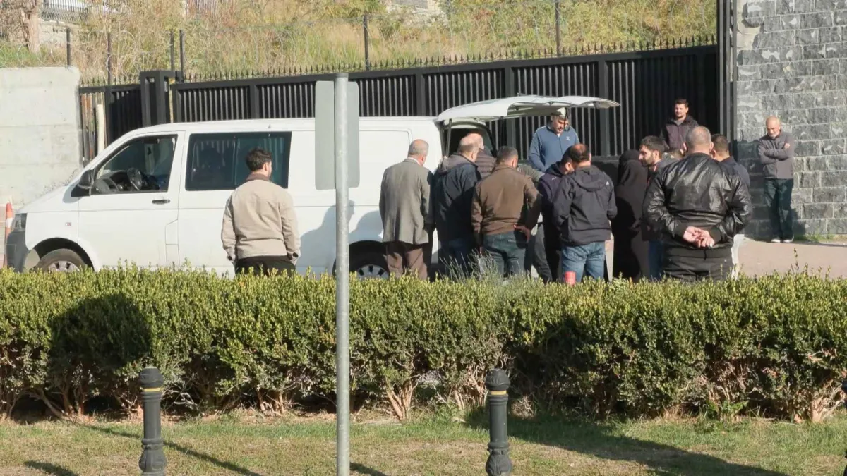 Otomobil, skuter kullanan 12 yaşındaki çocuğa çarptı: Küçük Mesna hayatını kaybetti haberinin görseli