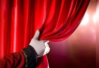 Tiyatro Durağı’nda gerilim ve mizah bir arada: ‘Kusursuz’ oyunu sahne alıyor