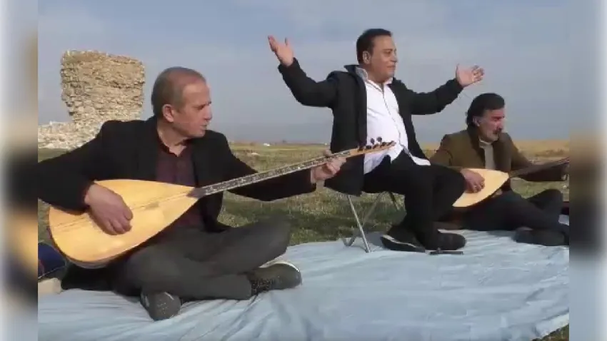 Van Gölü’nde kuraklık türkülerle anlatıldı