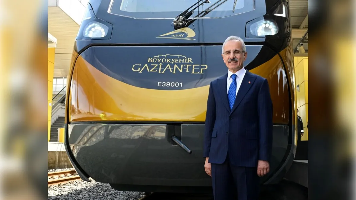 Bakan Uraloğlu Duyurdu: Yerli Milli Tren Setleri Şehir İçi Ulaşımı Güçlendirecek haberinin görseli