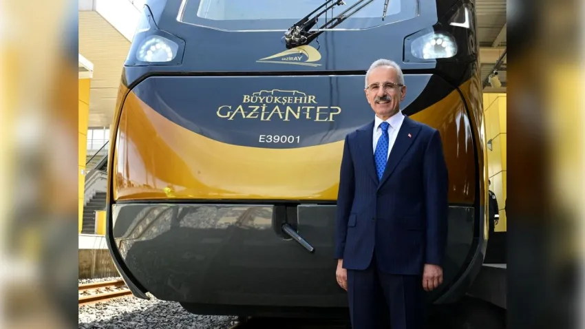 Bakan Uraloğlu Duyurdu: Yerli Milli Tren Setleri Şehir İçi Ulaşımı Güçlendirecek haberinin görseli