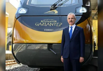 Bakan Uraloğlu Duyurdu: Yerli Milli Tren Setleri Şehir İçi Ulaşımı Güçlendirecek