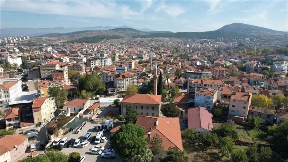 Balıkesir’de yüksek katlı binalarda traşlama ve kat düşürme çalışması başlatıldı haberinin görseli