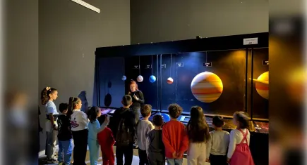 Çiğli’de uzay heyecanı: 650 çocuk hayallerini çizip kampüste gerçeğe dokundu