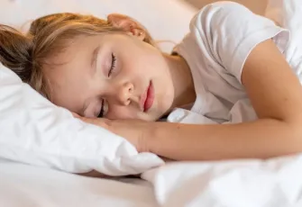 Çocuğunuz gece boyunca üstünü açıyorsa endişelenmeyin: Uzmanlar nedenini açıkladı