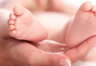 Doğum izninde yeni dönem: Süre iki katına çıkacak, babalar da kullanabilecek