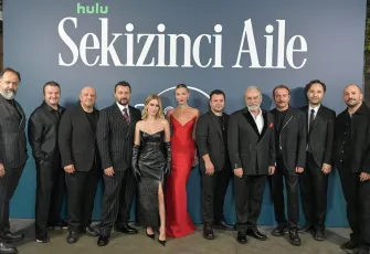 Hazal Kaya ile Melisa Döngel arasında yer kavgası yaşandı