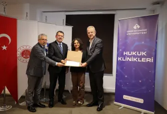 İzmir’de genç hukukçular Aile Mahkemeleri Hukuk Kliniği sertifikalarını aldı