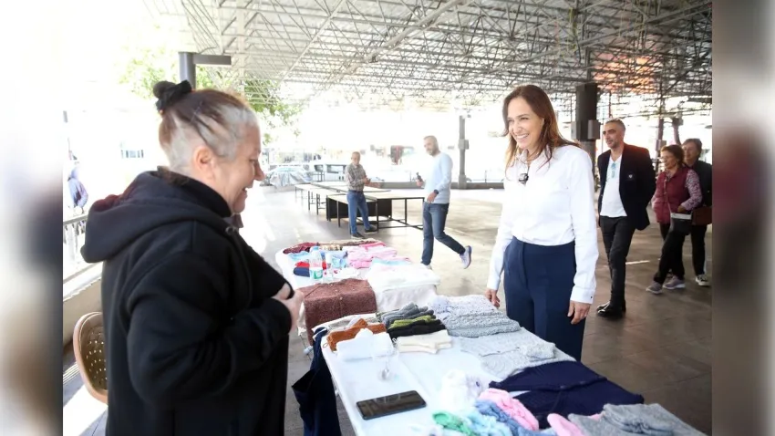 Karşıyaka’yı mahalle mahalle gezen Başkan Ünsal vatandaşlarla buluştu