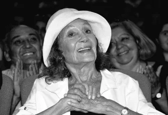 Önal ve Eşki Türk tiyatrosunun efsanevi ismi Yıldız Kenter’i andı