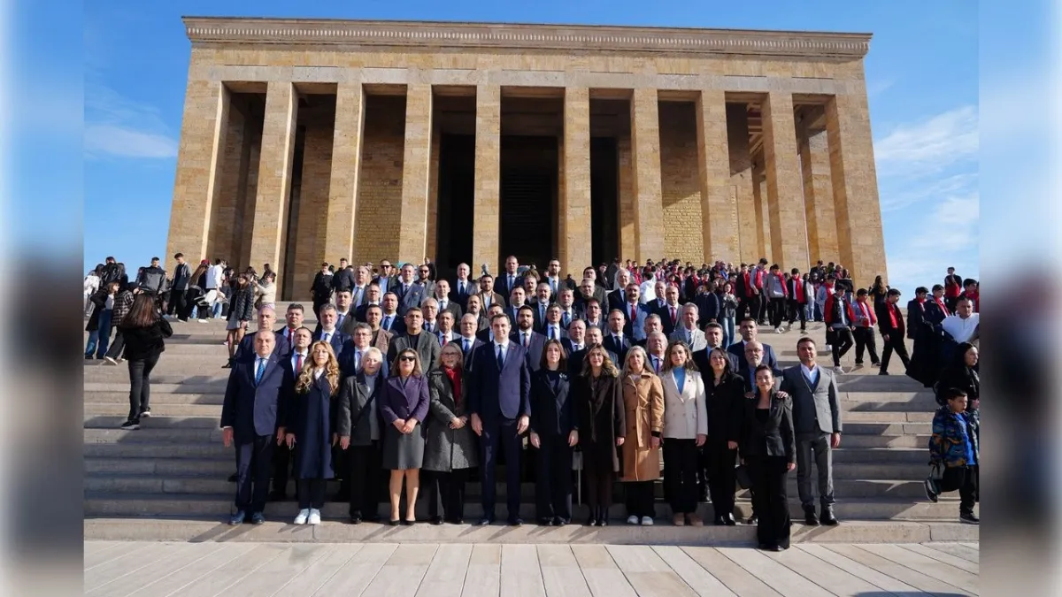 CHP İzmir Ata'nın huzurunda haberinin görseli