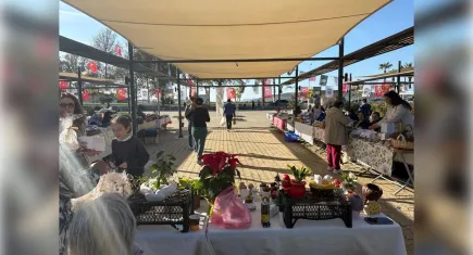 Efes Tarlası Yaşam Köyü'nde üretici pazarında geri dönüşüm haftası