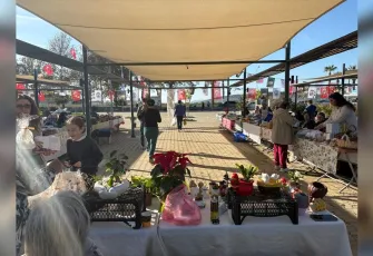 Efes Tarlası Yaşam Köyü'nde üretici pazarında geri dönüşüm haftası